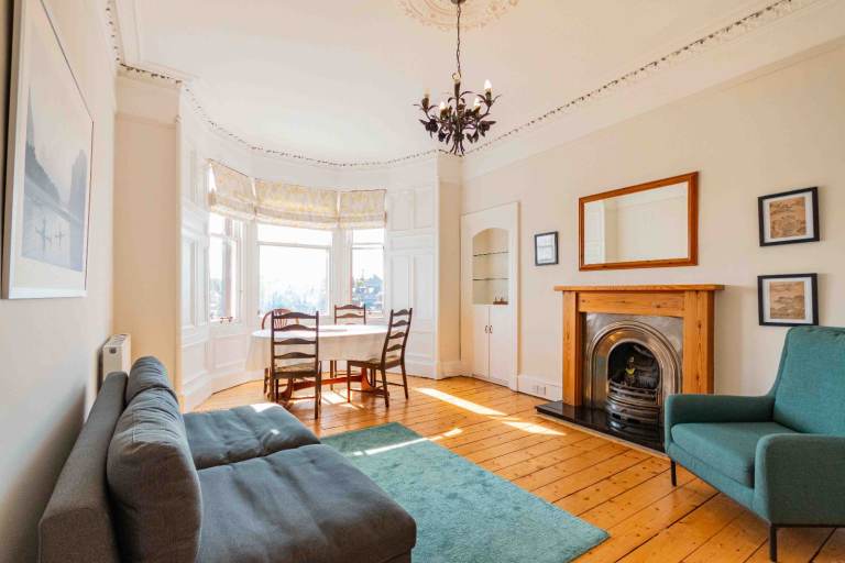 Fantastic, 3 bedroom (not HMO) top floor flat in Grange – available January