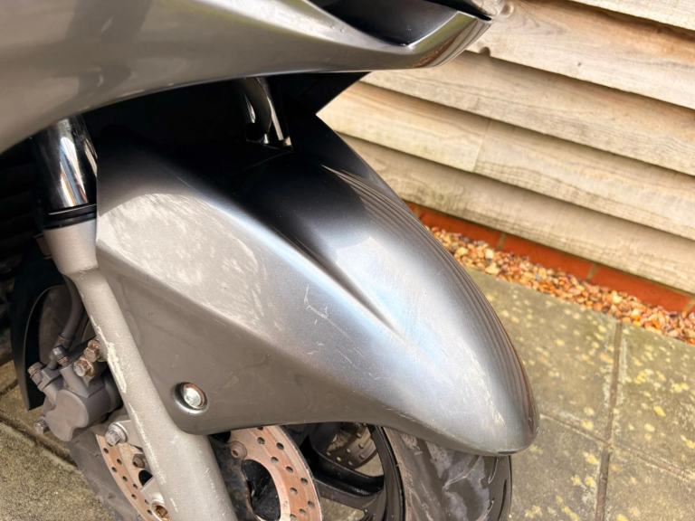 2010 / 10 Yamaha YP400 Majesty £1500 Silver 34049 miles.