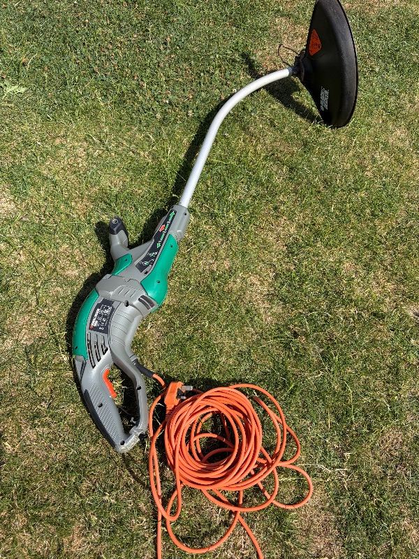 Black & Decker GL741 Grass Trimmer – Good Condition