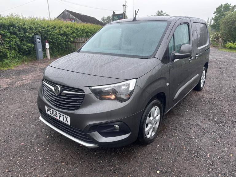 2019 Vauxhall Combo 2000 1.5 Turbo D 100ps H1 LE NAV Van PANEL VAN Diesel Manual