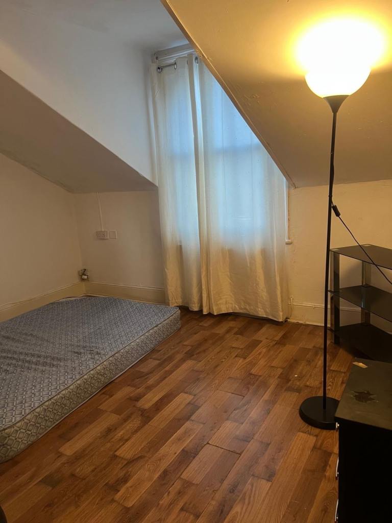 Double room in East Dulwich. Inclusive of all bills £750pcm. SE22 0QR.