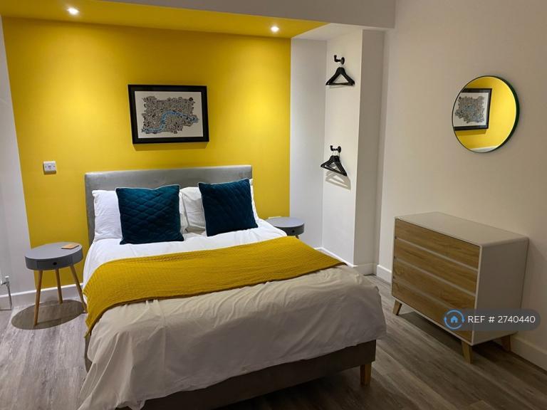 Studio flat in Goring-By-Sea, Worthing, BN12 (#2740440)