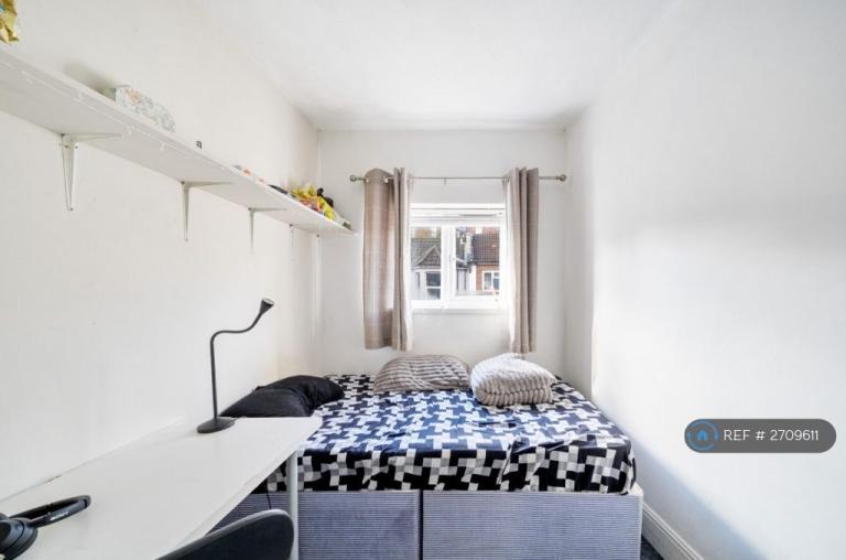 5 bedroom house in Thackeray Road, Southampton, SO17 (5 bed) (#2709611)