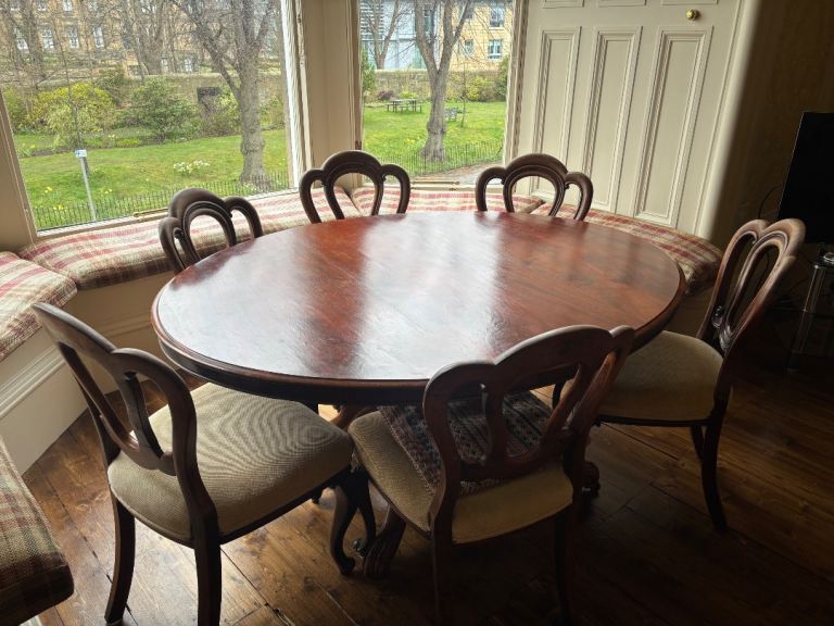 Victorian Style Mahogany Dining Table with Six Chairs