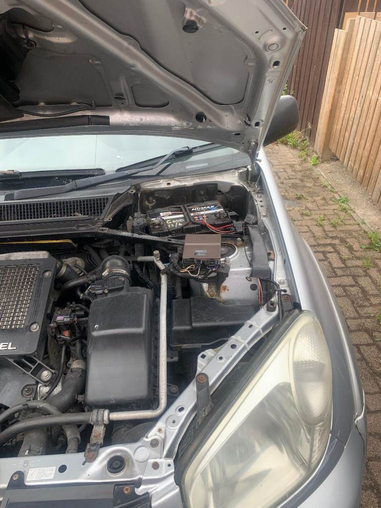 Toyota RAV 4 Estate 20DIESEL  SPARES REPAIR  NEEDS ALTNATOR FITTED £600 NO OFFERS 