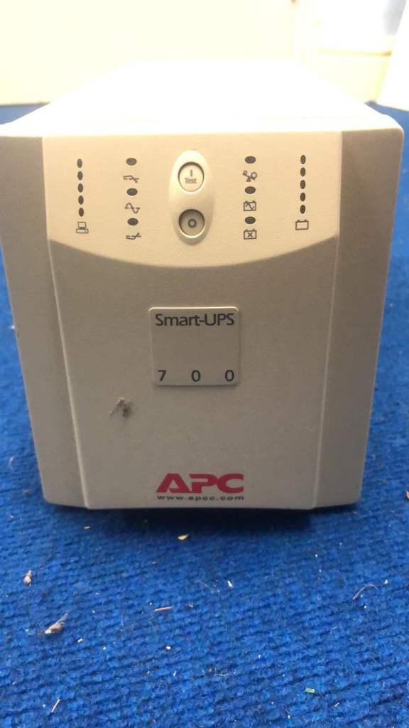 APC Smart-UPS 700 – White, Good Condition
