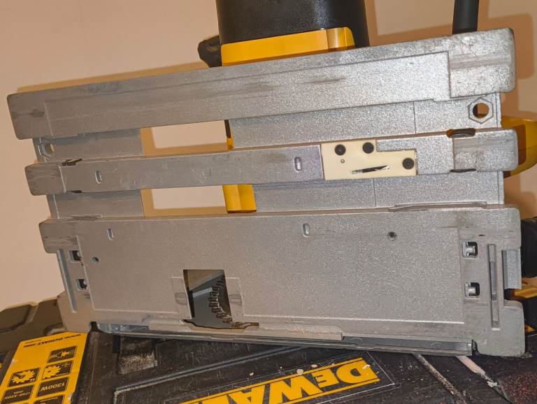 DeWalt DWS520KT 165MM plunge tool 1300 w. 110V with carry case. No guide rail