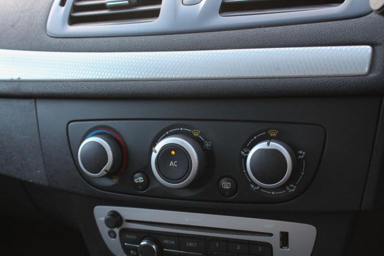 2013 Renault Megane 1.5 dCi 110 Dynamique TomTom 5dr [Start Stop] ESTATE DIESEL Manual