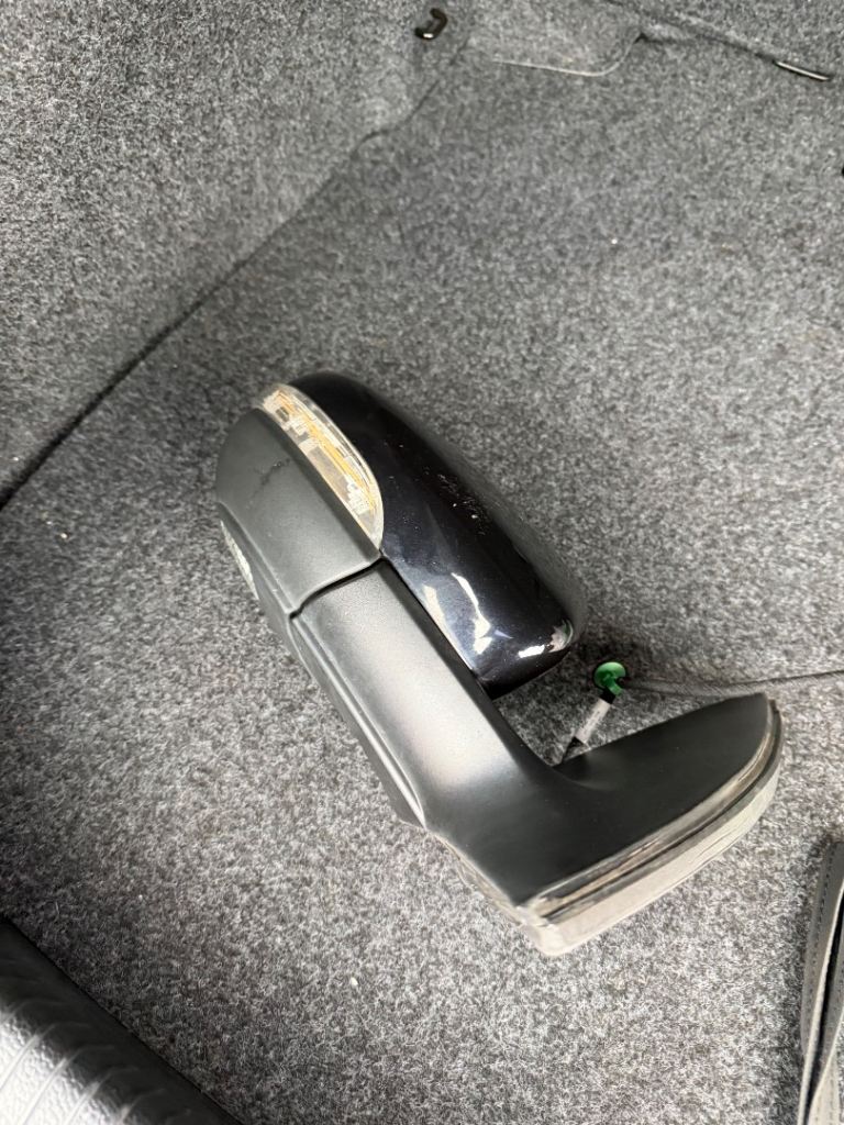 Volkswagen Golf Mark 6 Offside Mirror Broken Powerfolding Motor