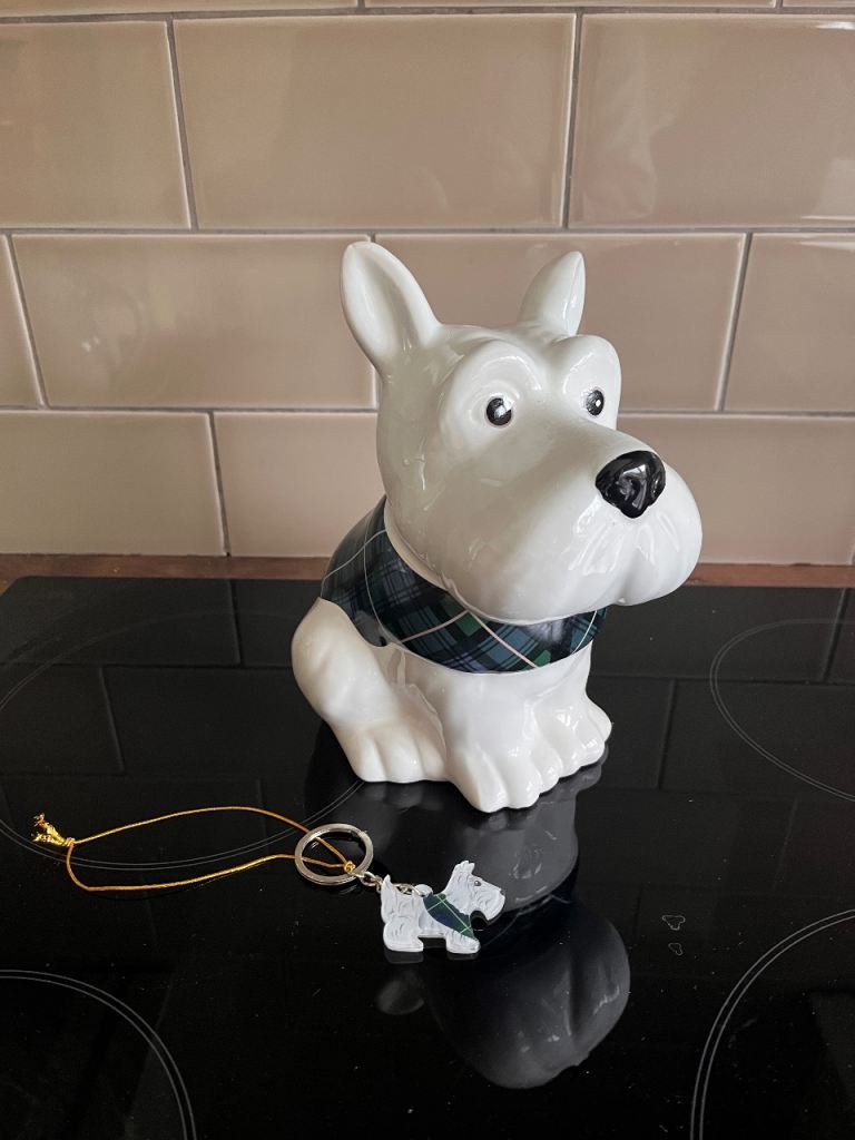 Cookie jar with keyring