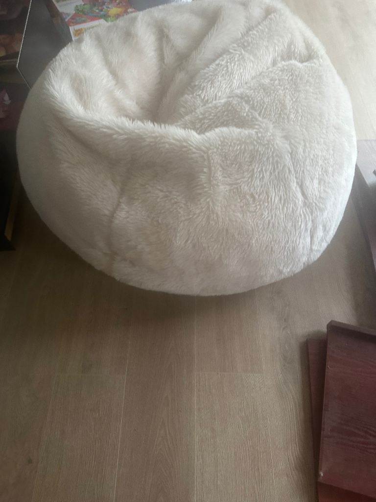 Cosy White Fluffy Bean Bag – excellent Condition