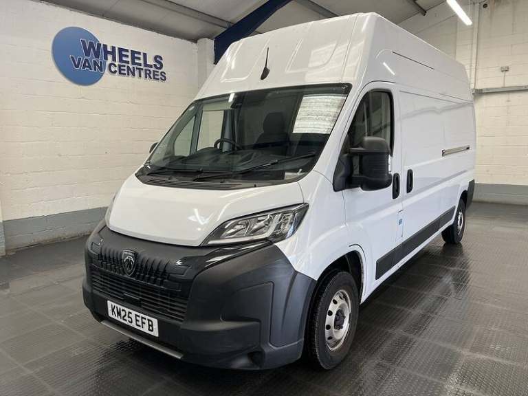 Peugeot Boxer 2.2 BlueHDi 335 Professional Panel Van 5dr Diesel Manual L3 H3 Euro 6 (s/s) Panel V...
