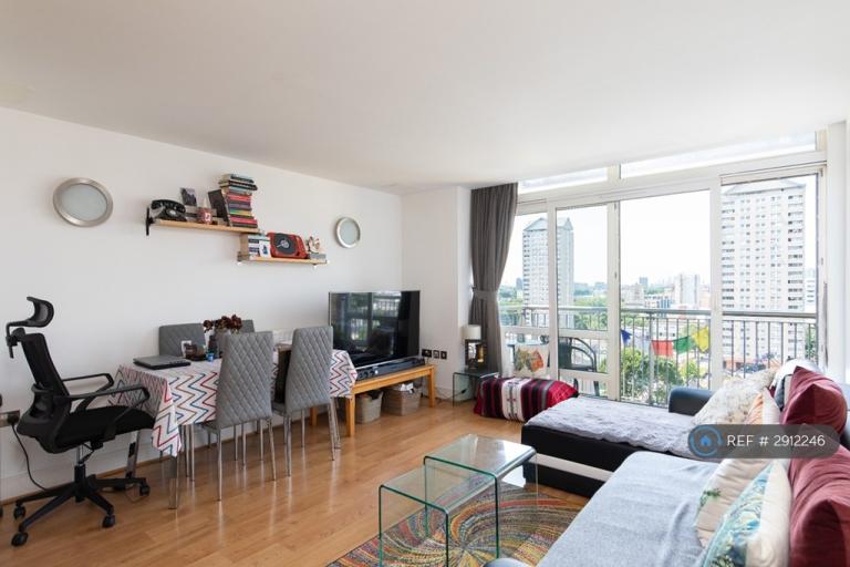 1 bedroom flat in Gainsborough House, London, E14 (1 bed) (#2912246)