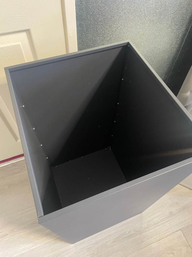 Metal planter