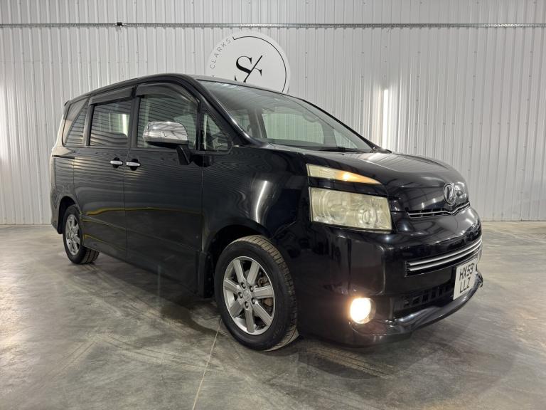 TOYOTA VOXY - 2025