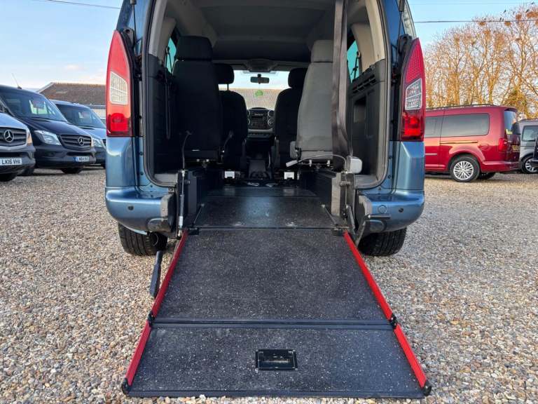 PEUGEOT PARTNER AUTO WHEELCHAIR ACCESSIBLE VEHICLE AUTOMATIC WAV 1.6 2017
