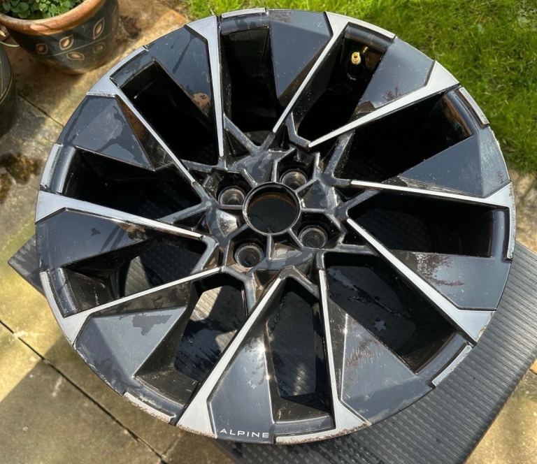 Renault clip alpine 2024 alloy wheel 