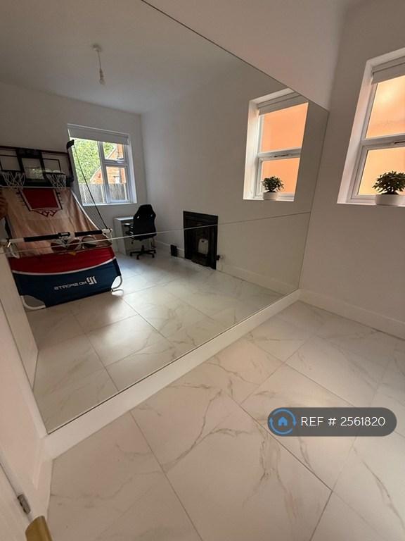 5 bedroom house in Knighton Road, Leicester, LE2 (5 bed) (#2561820)