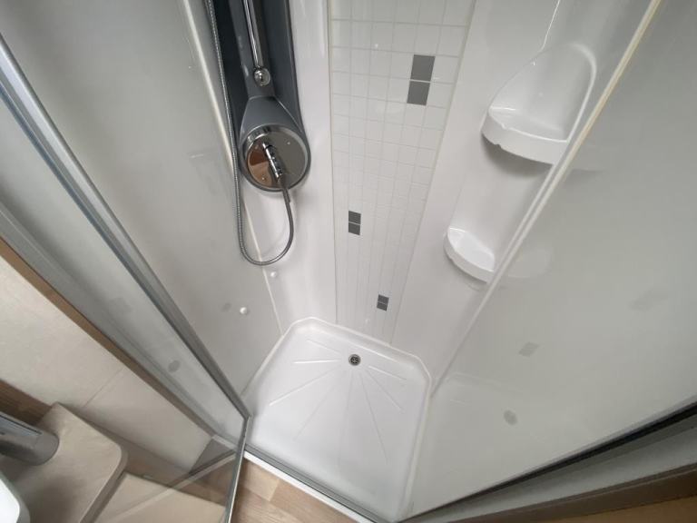 2017 LUNAR CLUBMAN ES LUXURY TOURING CARAVAN