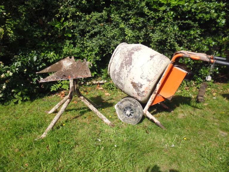 Cement mixer, Belle Mini 150, Electric 240v , collect from Grove, Oxfordshire