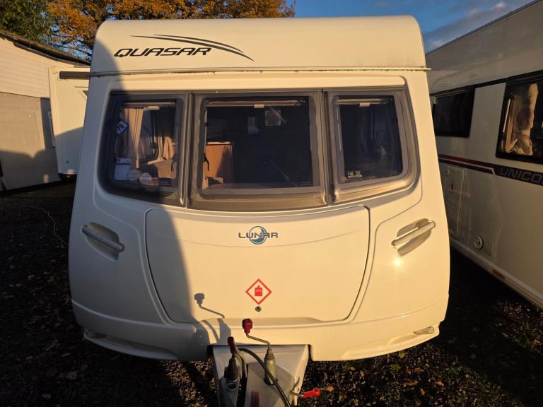 Lunar Quasar 462 2010 Lightweight 2 Berth Touring Caravan