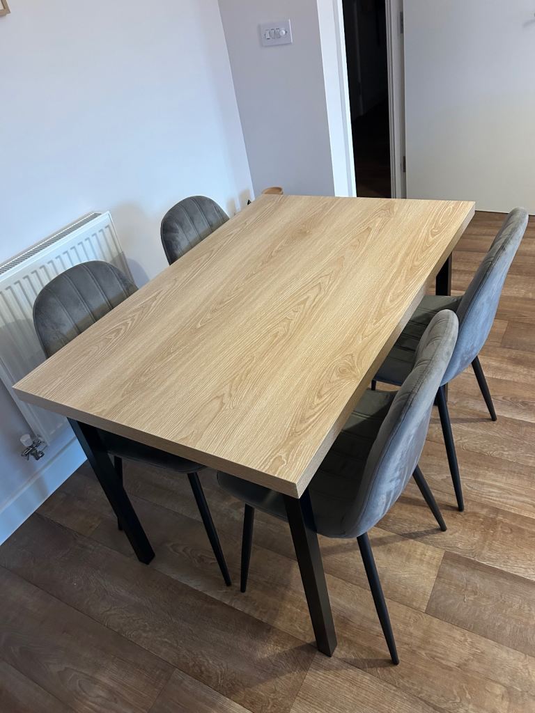 Dining table & chairs