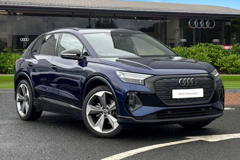 2025 Audi Q4 e-tron Q4  Black Edition 35 e-tron  125,00 kW SUV ELECTRIC Automatic