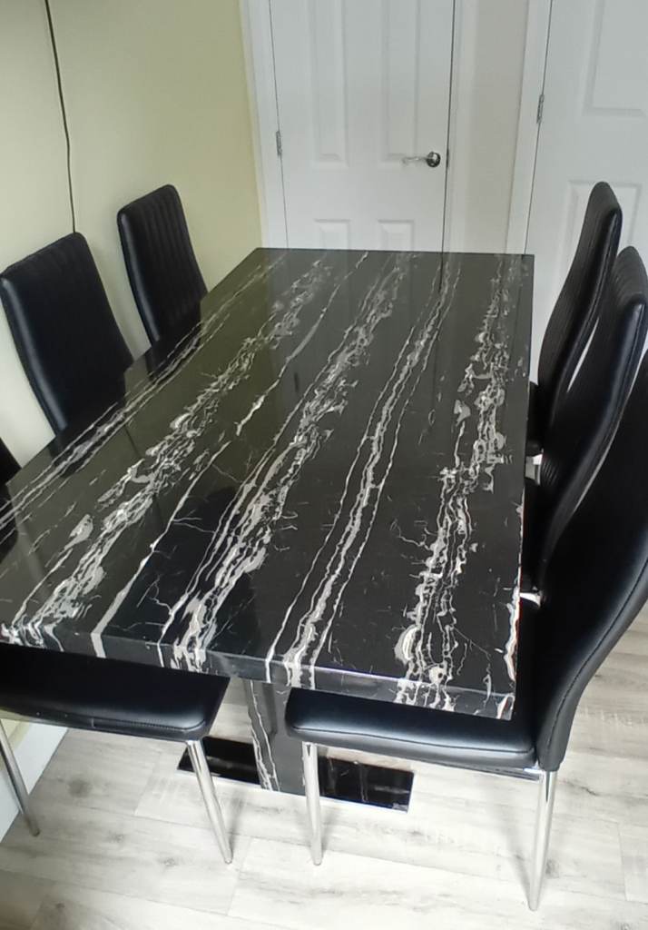 Dinning table and chairs 