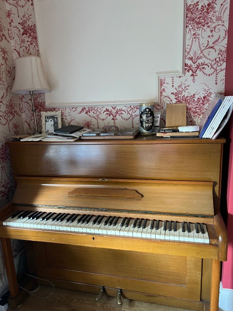 Upright Piano – Good Condition, Wooden Finish