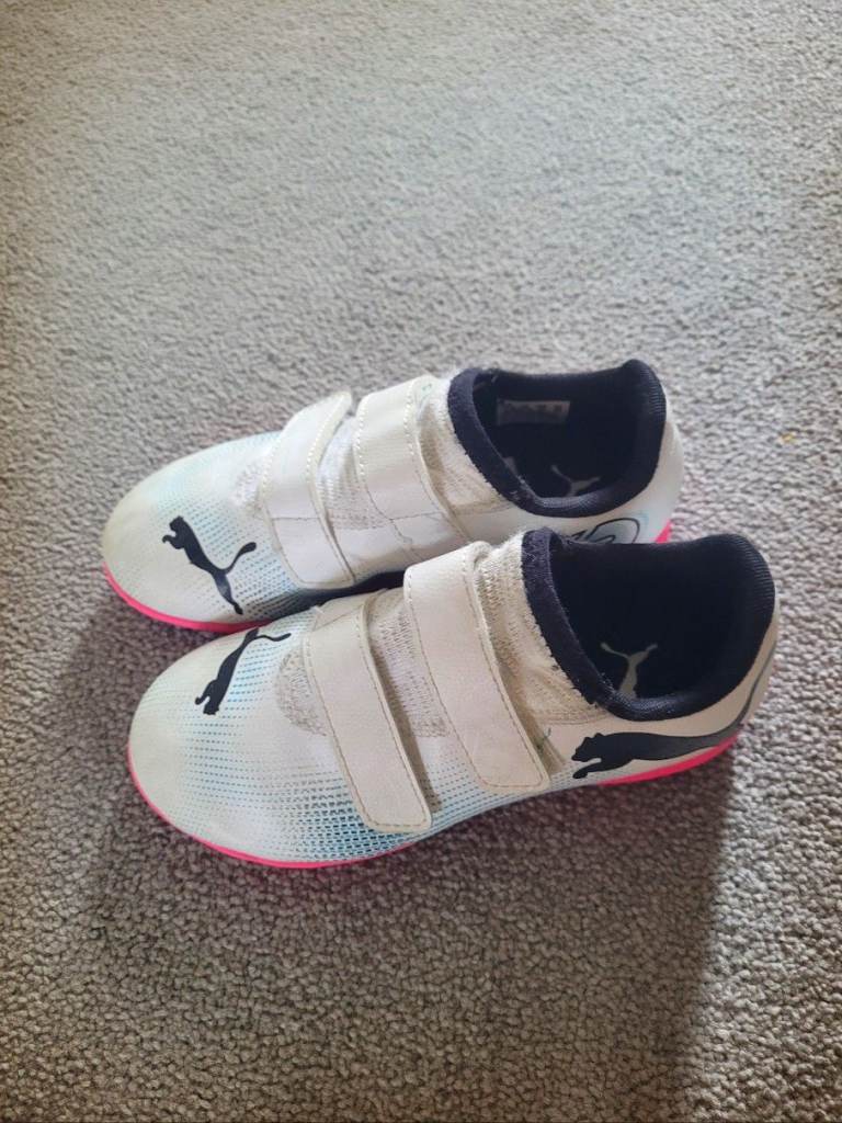 2 Girl Shoes - Football shoes / Sandals