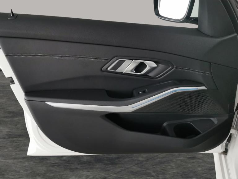 2021 BMW 3 Series 2.0 330e 12kWh M Sport Saloon 4dr Petrol Plug-in Hybrid Auto Euro 6 (s/s) ( Sal...