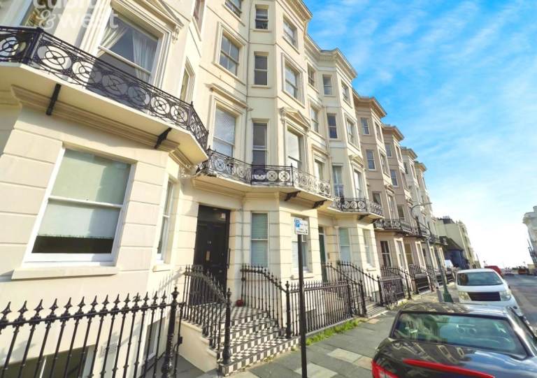  2 bedroom apartment to rent £1,850PCM