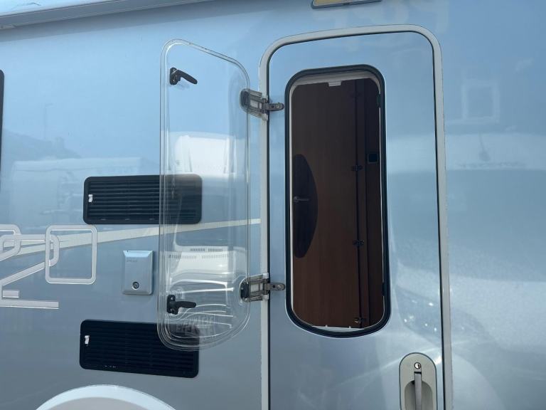 IH J220 2 Berth Mercedes LHD Auto DIESEL AUTOMATIC 2010/10