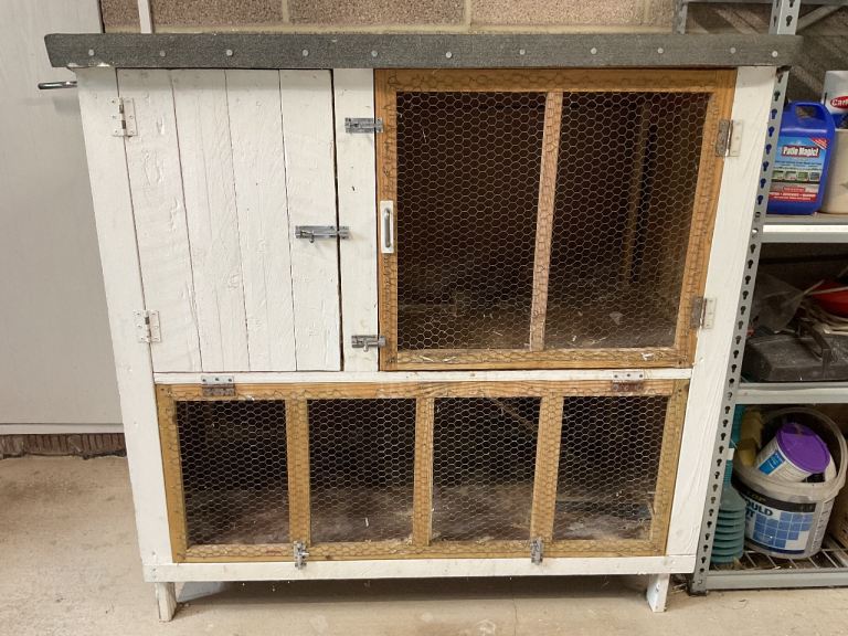 Free Guinea Pig/rabbit hutch