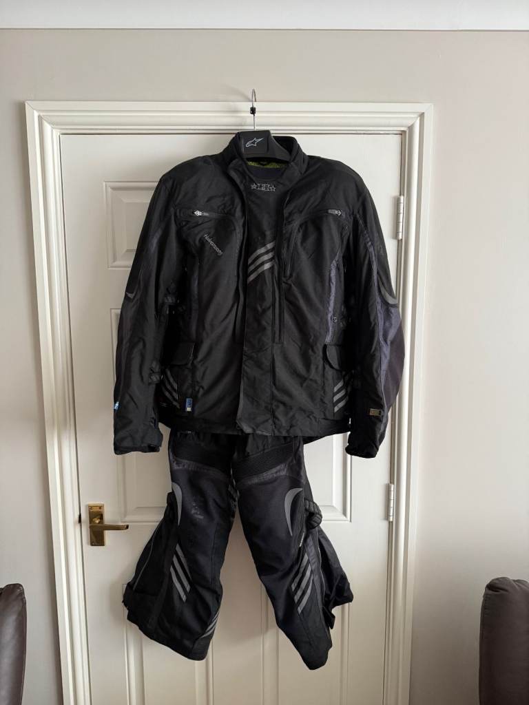 Men’s Halvarssons Outlast TFL Cool System suit - Excellent Condition