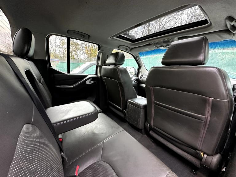 2013 Nissan Navara 3.0 dCi V6 Outlaw 4WD Diesel 4-Door Diesel