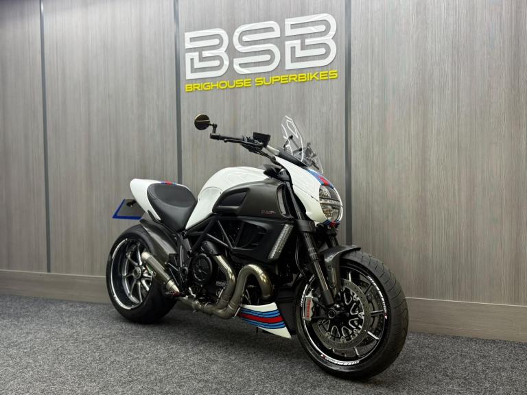 2012 12 Ducati Diavel 1200 1198 - Martini Paintwork - Fresh Service