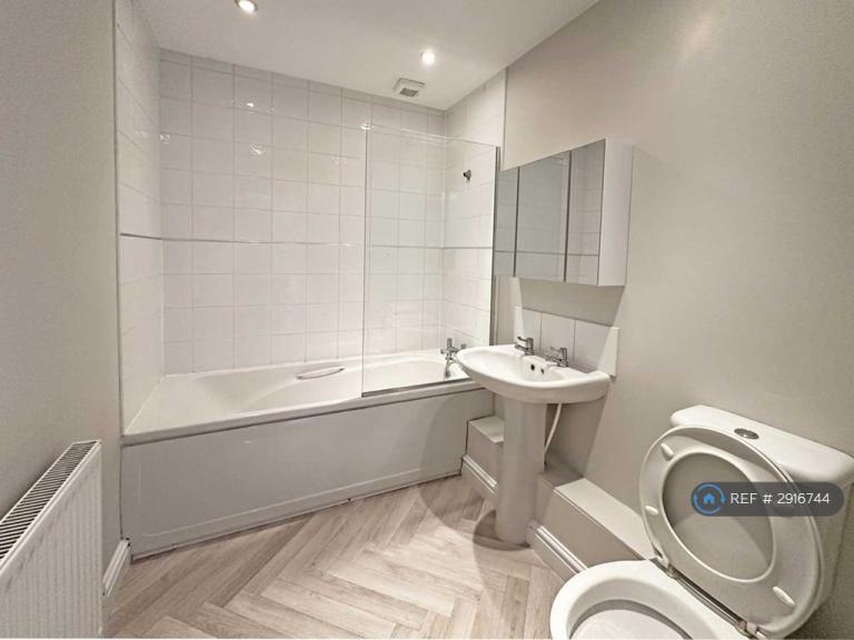 1 bedroom flat in Arpley Court, Warrington, WA1 (1 bed) (#2916744)