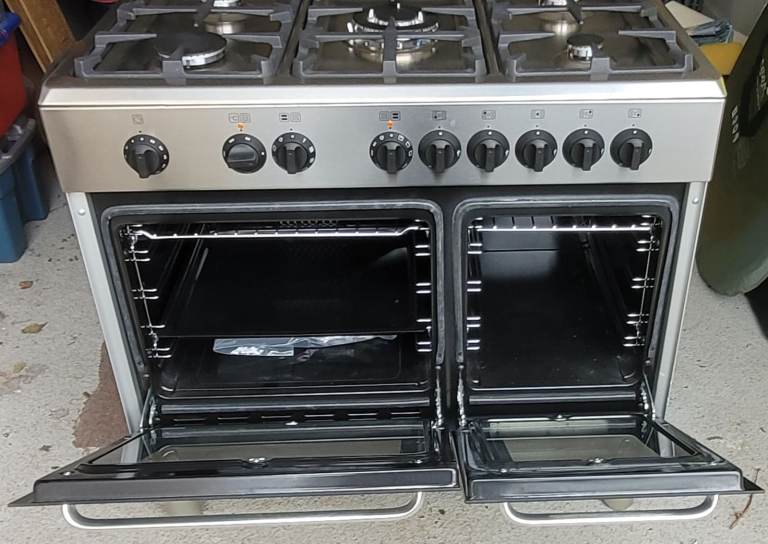 Dual fuel 90 cm range cooker
