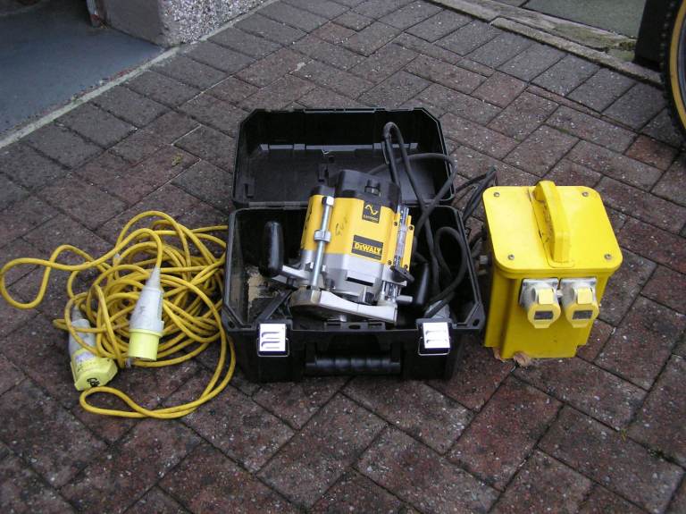 Dewalt 110v Transformer and Router