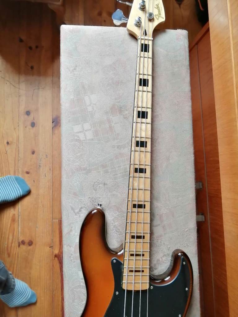 Electric  Bass guitar in Good Condition