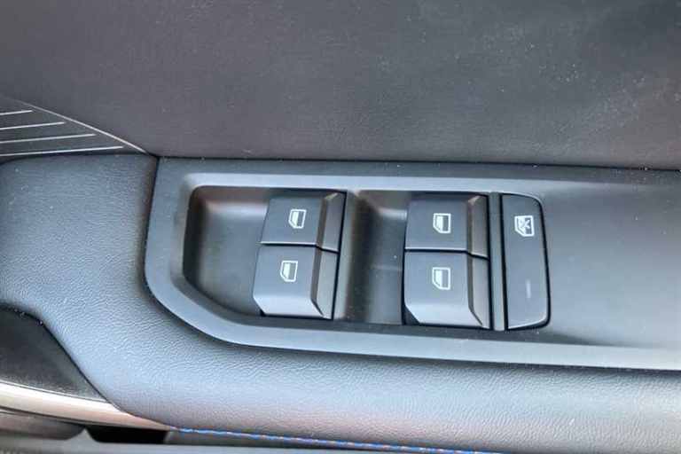 2025 MG MG4 49kWh SE Hatchback 5dr Electric Auto (170 ps) Hatchback Electric Automatic