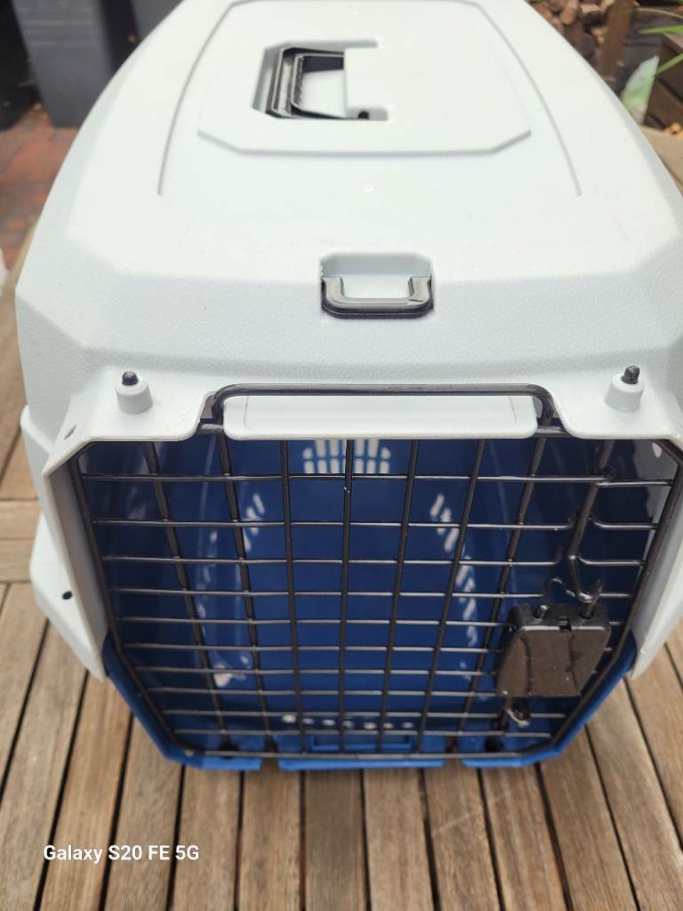 image for PET TRANSPORT BOX CAGE MEDIUM CARRIER FOR CAT OR SMALL DOG USED ONE TRIP