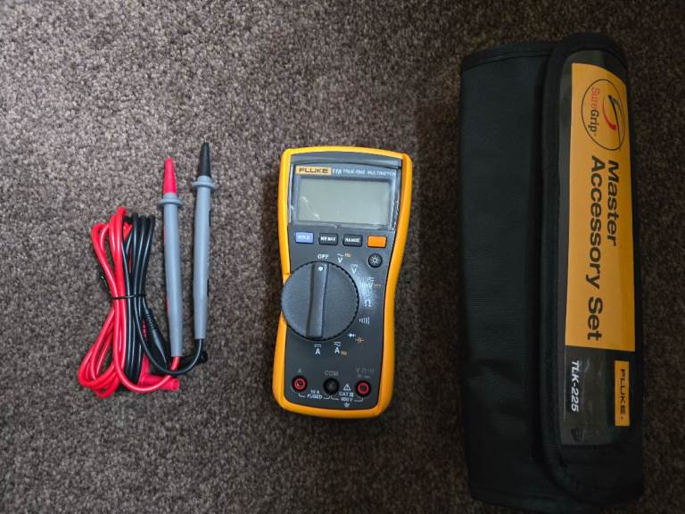 Brand new Fluke 115 and accesory kit 
