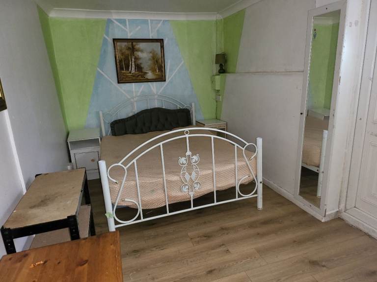 A Spacious Double Bedroom for Couple lodger in family home Heathrow 