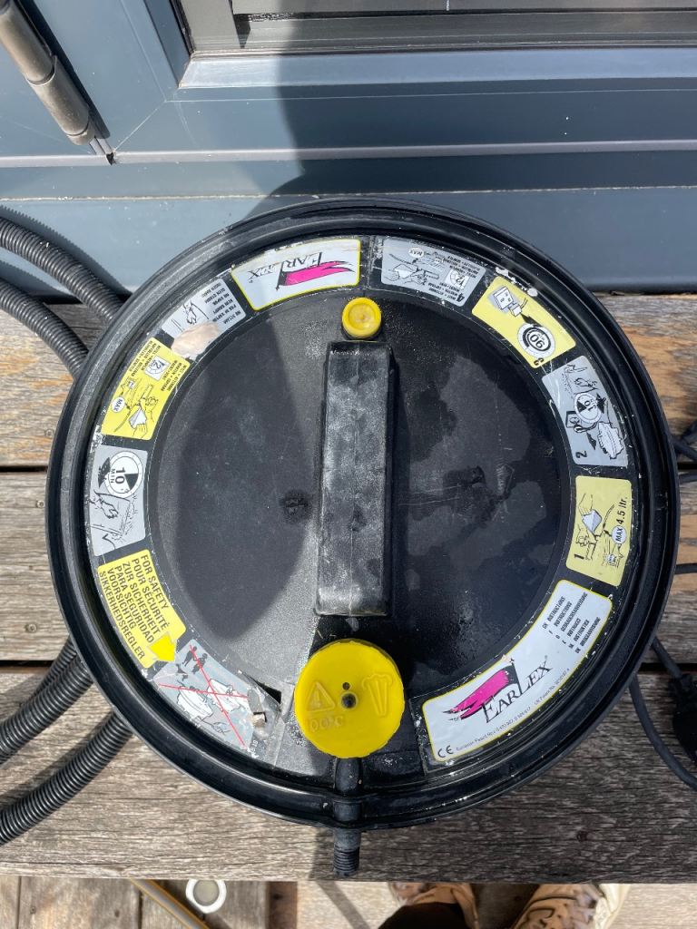 Wallpaper steamer/stripper