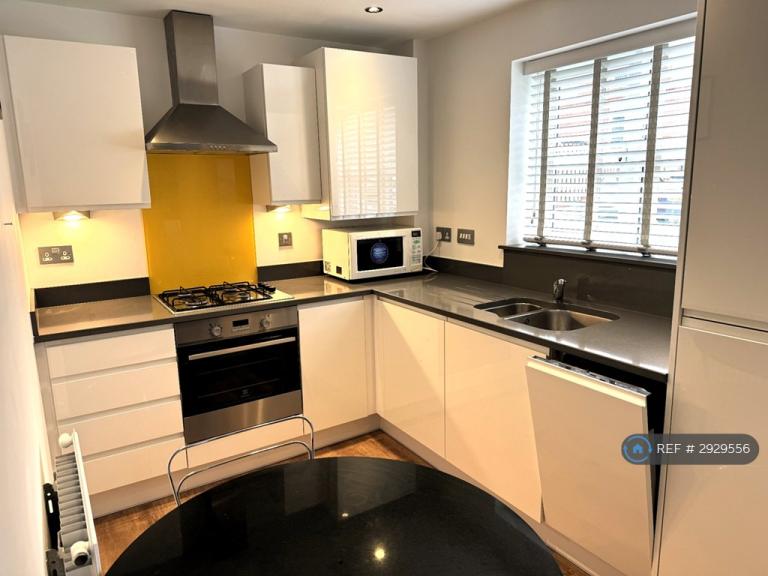 2 bedroom flat in Savernake Court, Birmingham, B29 (2 bed) (#2929556)