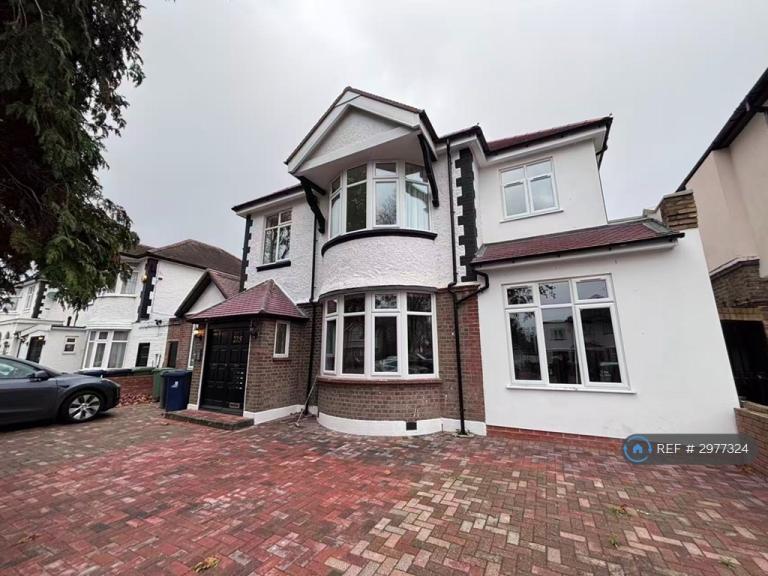 2 bedroom flat in Boston Road, London, W7 (2 bed) (#2977324)