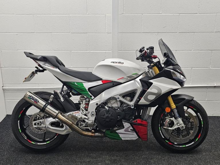 APRILIA TUONO V4 1100 ** GPR EXHAUST - QUICK SHIFTER - 12 MONTHS MOT **