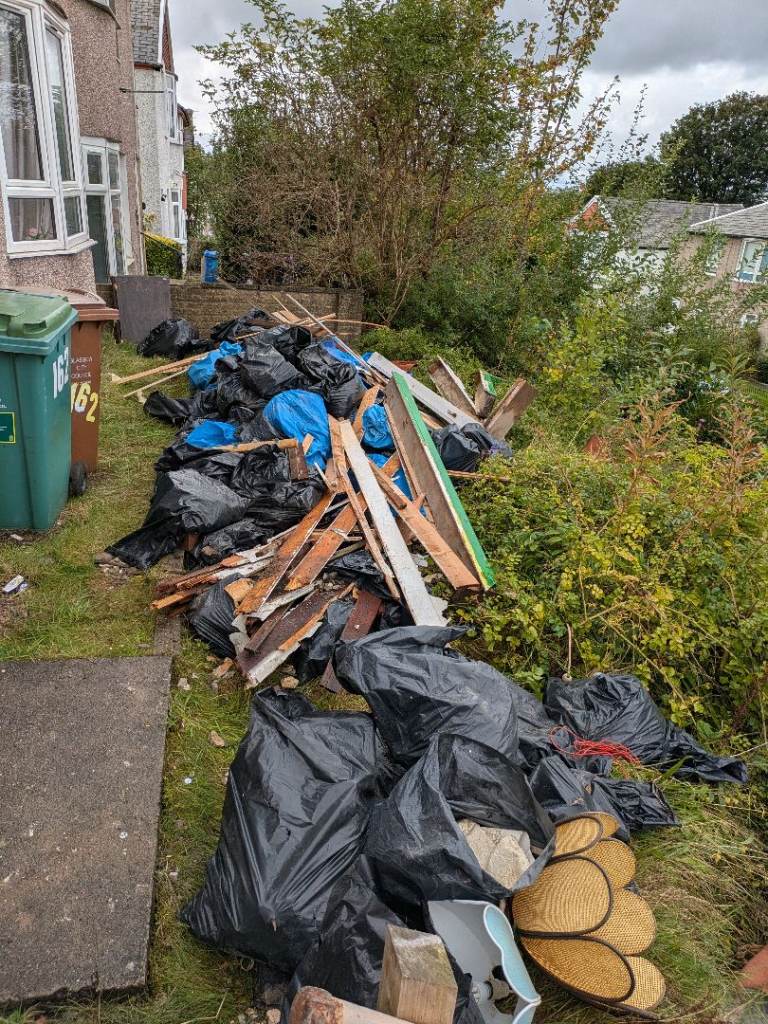 RELIABLE RUBBISH REMOVAL - HOUSE/GARAGE/GARDEN CLEARANCE - BINS EMPTIED - COUCH/MATTRESS UPLIFT